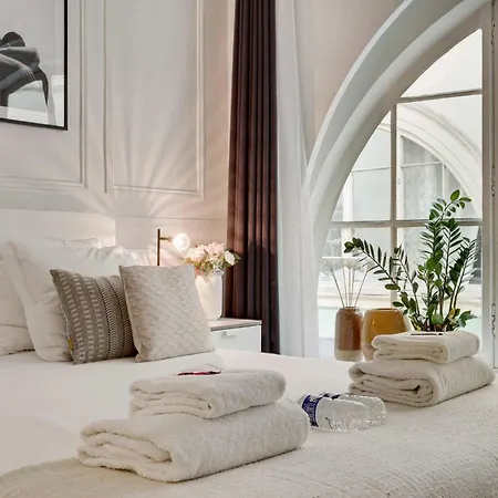 Historical In The Heart Of - 1 * باريس